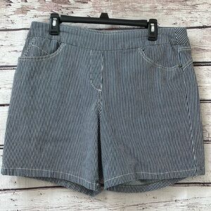 Women's Liz Claiborne Shorts😊